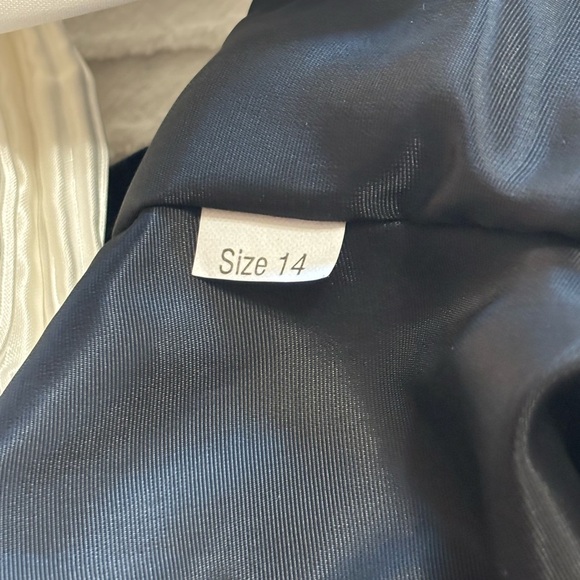 VTG Black Velvet Formal/Evening Gown sweetheart neck dramatic white sleeves sz14 - Picture 10 of 13